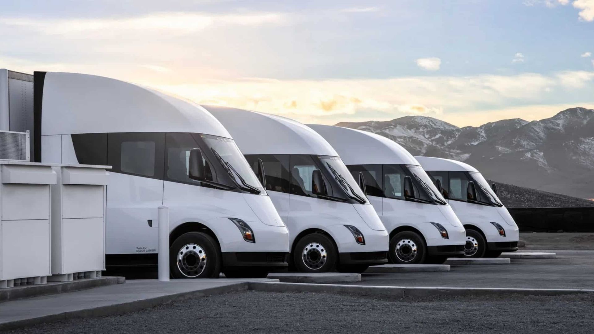 Tesla Semi In Ricarica