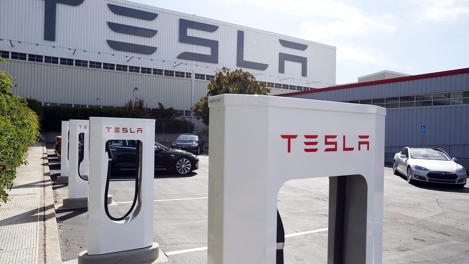 Tesla Supercharger – Le tariffe di ricarica aggiornate