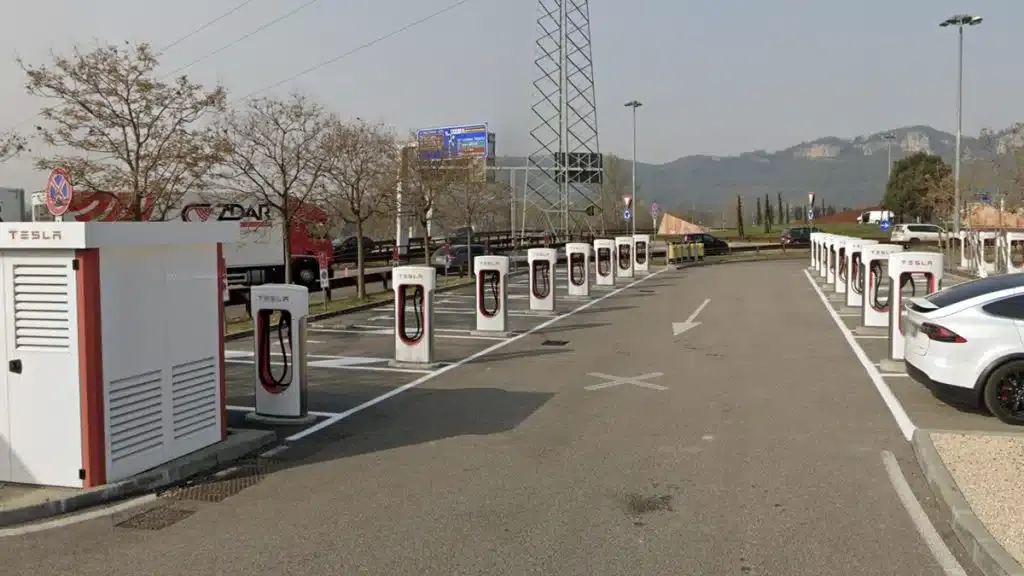 Tesla Supercharger di Affi | Elettronauti.it