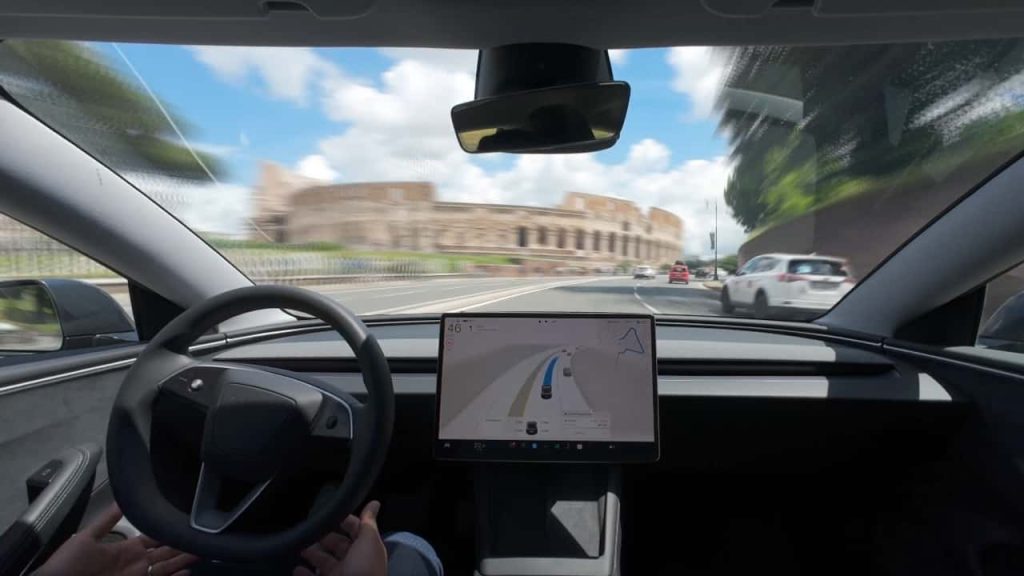 guida-autonoma-Tesla-provata-traffico-roma | Elettronauti.it