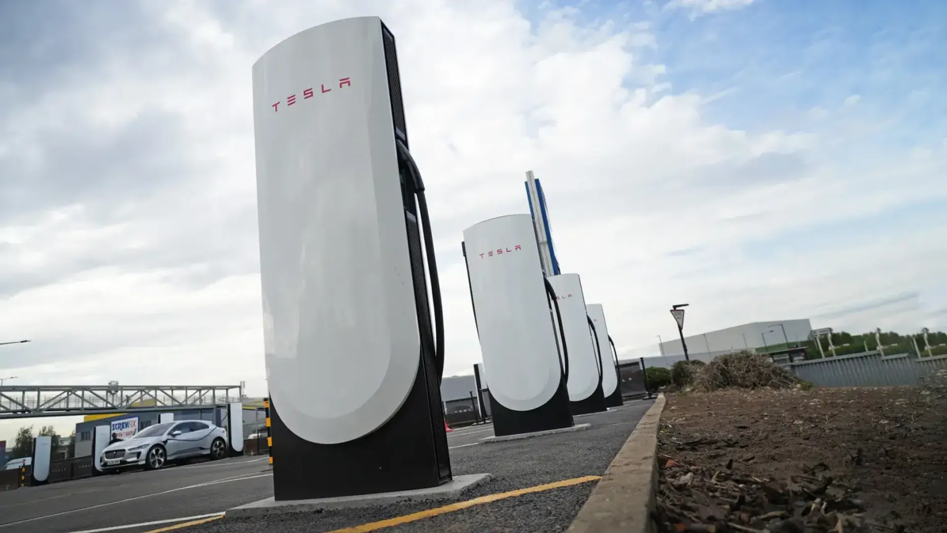 Tesla supercharger v4