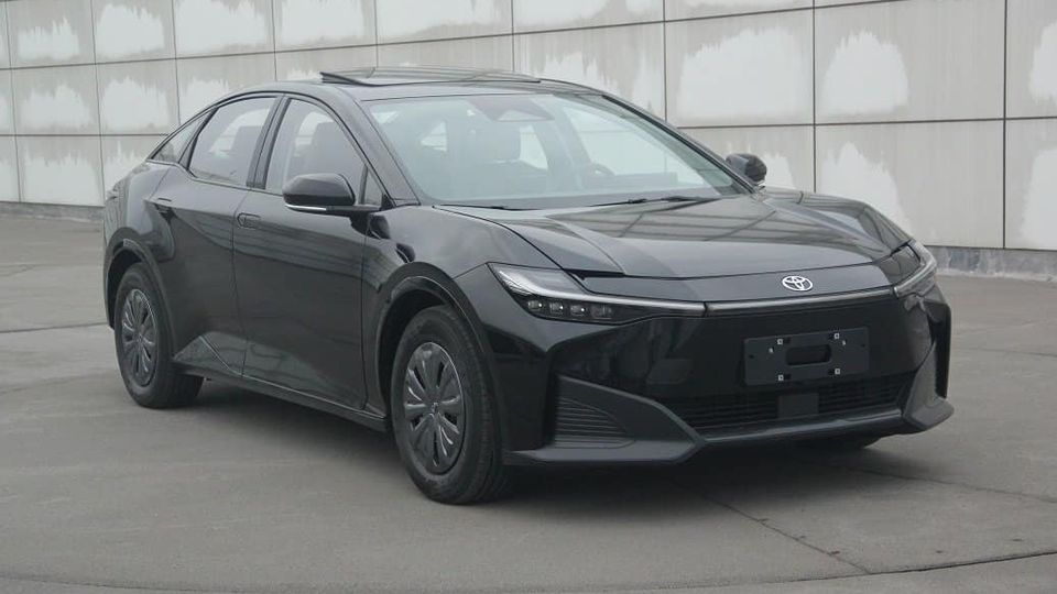 Toyota BZ3 Anteriore