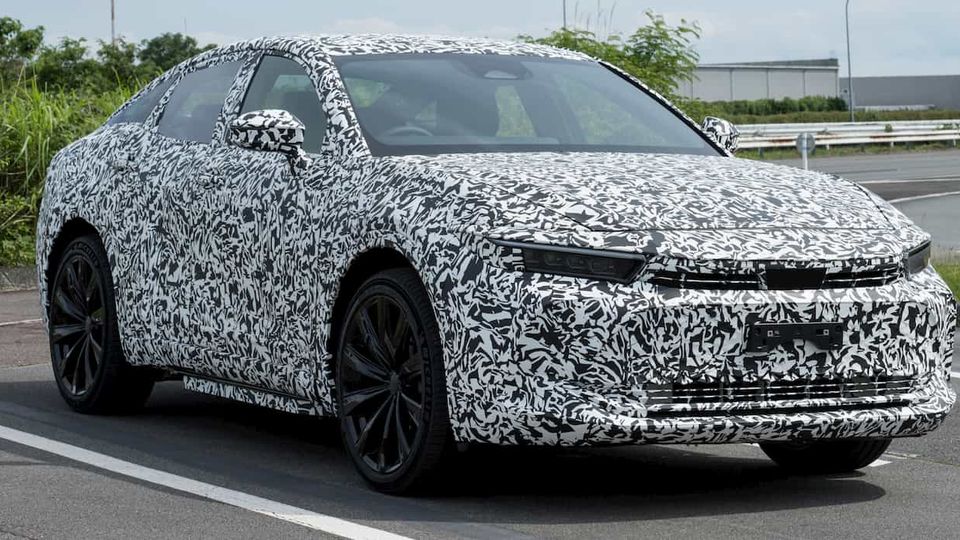 Toyota conferma i piani di batterie EV allo stato solido con autonomia di 750 km per raggiungere Tesla, ma quando?