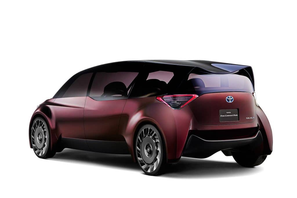 Toyota rilancia la Previa a forma di uovo come primo minivan elettrico | Elettronauti.it