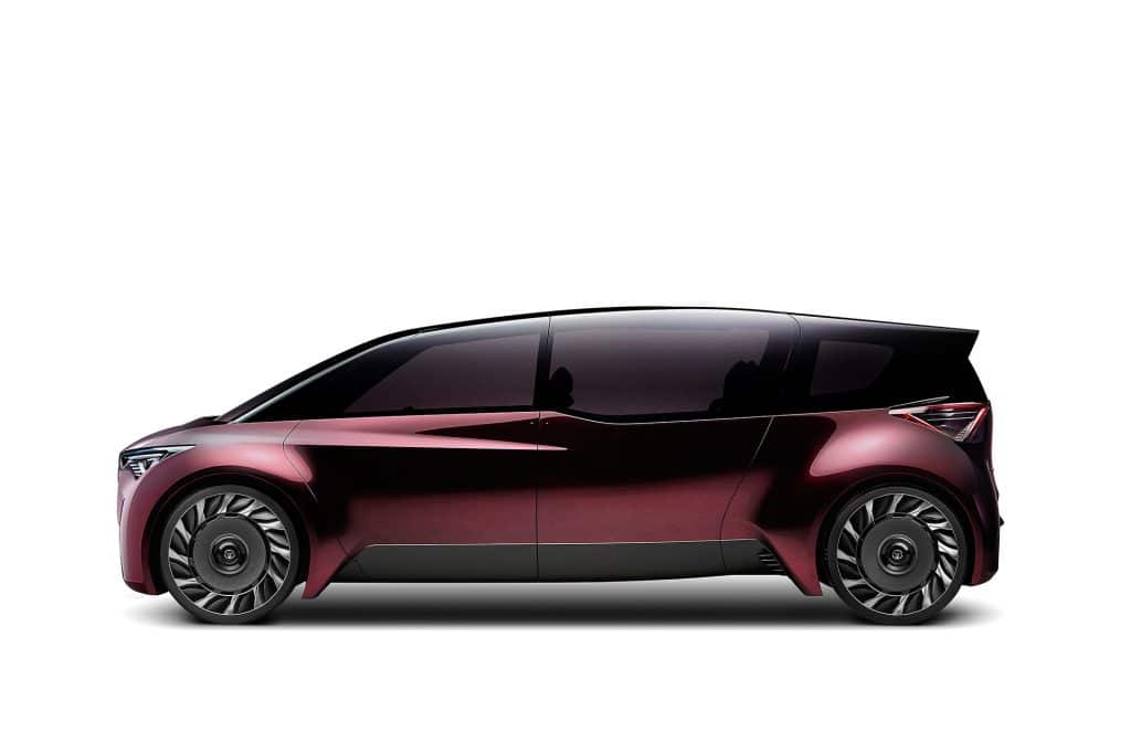 Toyota rilancia la Previa a forma di uovo come primo minivan elettrico | Elettronauti.it