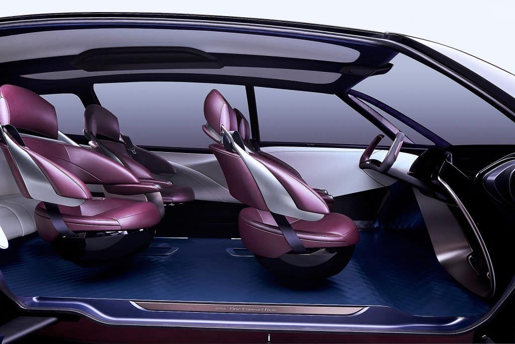 Toyota rilancia la Previa a forma di uovo come primo minivan elettrico | Elettronauti.it