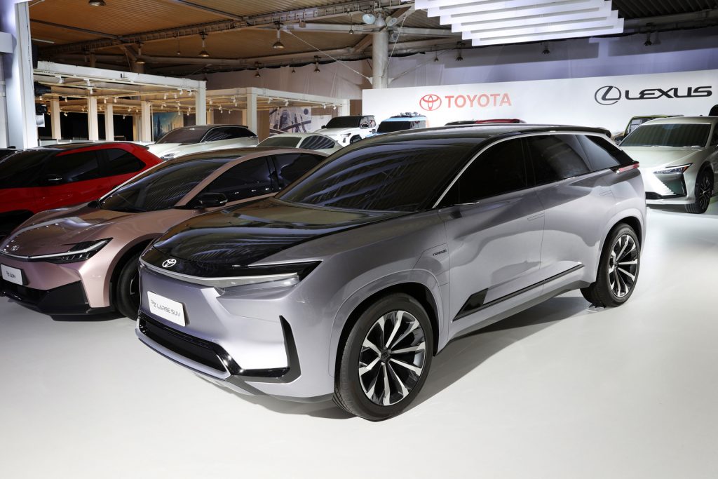 Toyota conferma i piani di batterie EV allo stato solido con autonomia di 750 km per raggiungere Tesla, ma quando? | Elettronauti.it