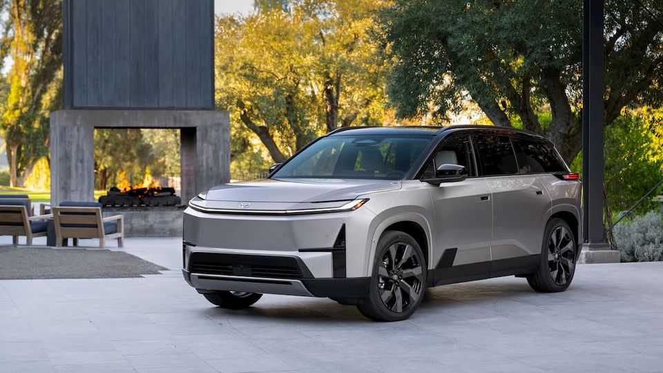 Toyota Highlander EV 2027: oltre 500 km di autonomia