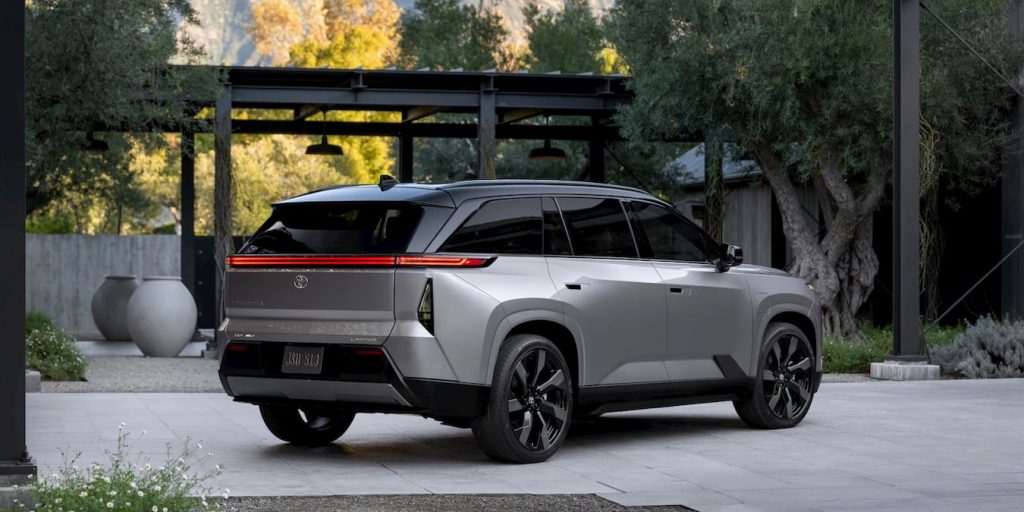 Toyota Highlander EV 2027:  oltre 500 km di autonomia | Elettronauti.it