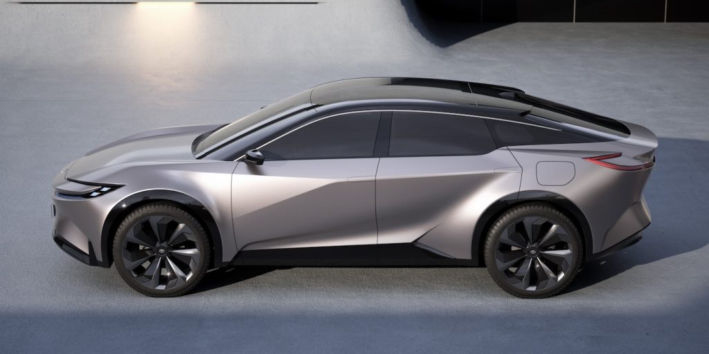 Toyota conferma lo Sport Crossover elettrico realizzato con BYD pronto nel 2025 | Elettronauti.it