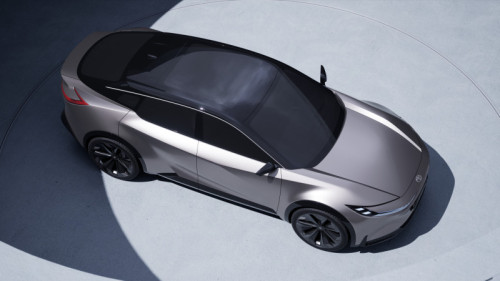 Toyota conferma lo Sport Crossover elettrico realizzato con BYD pronto nel 2025 | Elettronauti.it