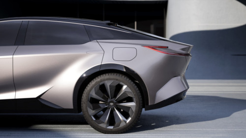 Toyota conferma lo Sport Crossover elettrico realizzato con BYD pronto nel 2025 | Elettronauti.it