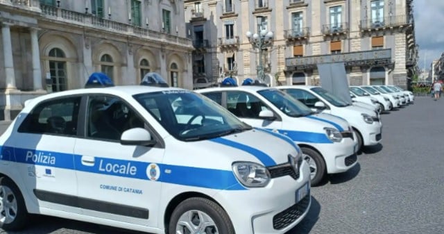 Twingo Polizia Catania | Elettronauti.it
