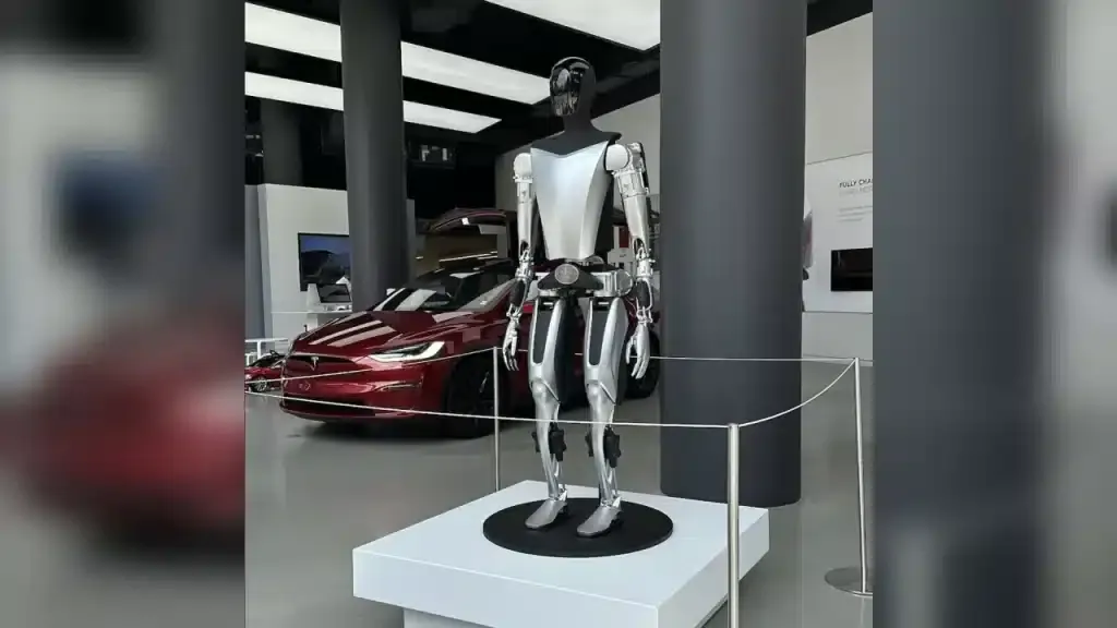 Incubi SCI-FI: Tesla Optimus, il robot umanoide di Tesla, si può toccare con mano in USA | elettronauti.it