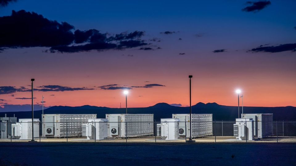 Mentre il Texas raggiunge i 45 gradi, ecco come le batterie di accumulo mantengono in funzione la rete elettrica