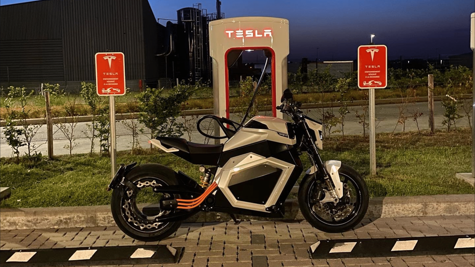 Verge, Il primo produttore di motociclette elettriche che si iscrive alla rete di ricarica NACS di Tesla