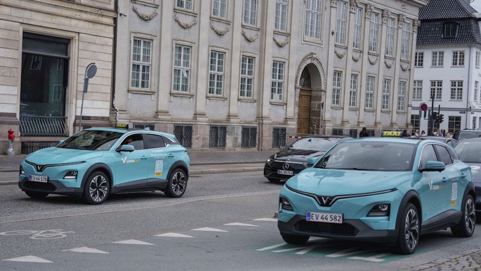 Green SM debutta in Europa con taxi elettrici VinFast
