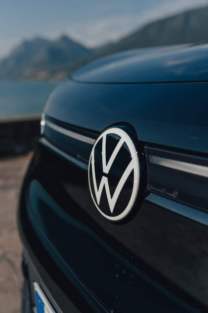 Volkswagen iD.5 Nera Logo Anteriore