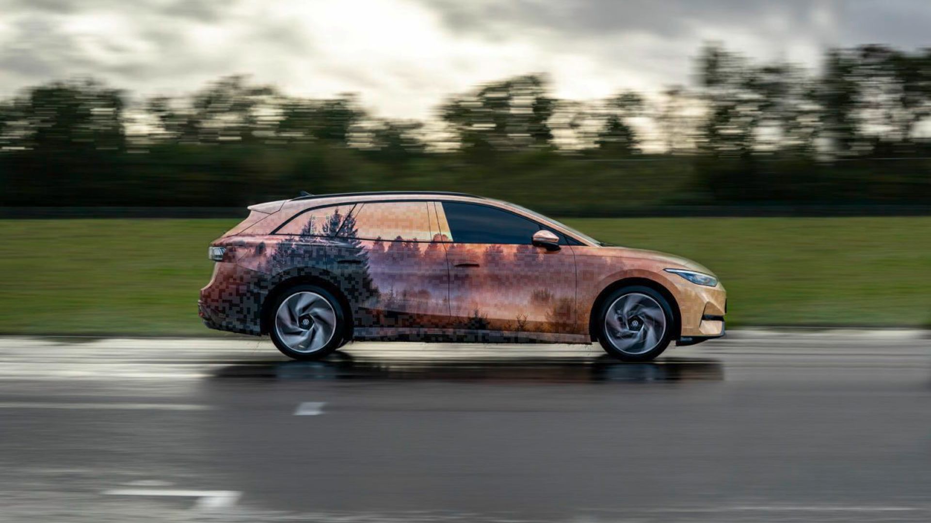 VW presenta la ID.7 Tourer, la sua prima wagon elettrica