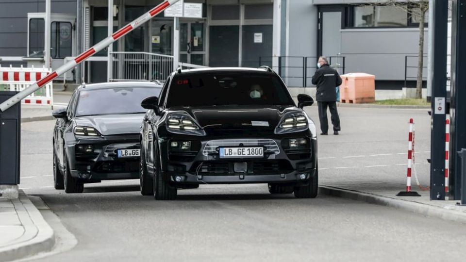 Volkswagen ritarda la nuova piattaforma della Porsche Macan EV e taglia posti di lavoro a causa delle difficoltà del software