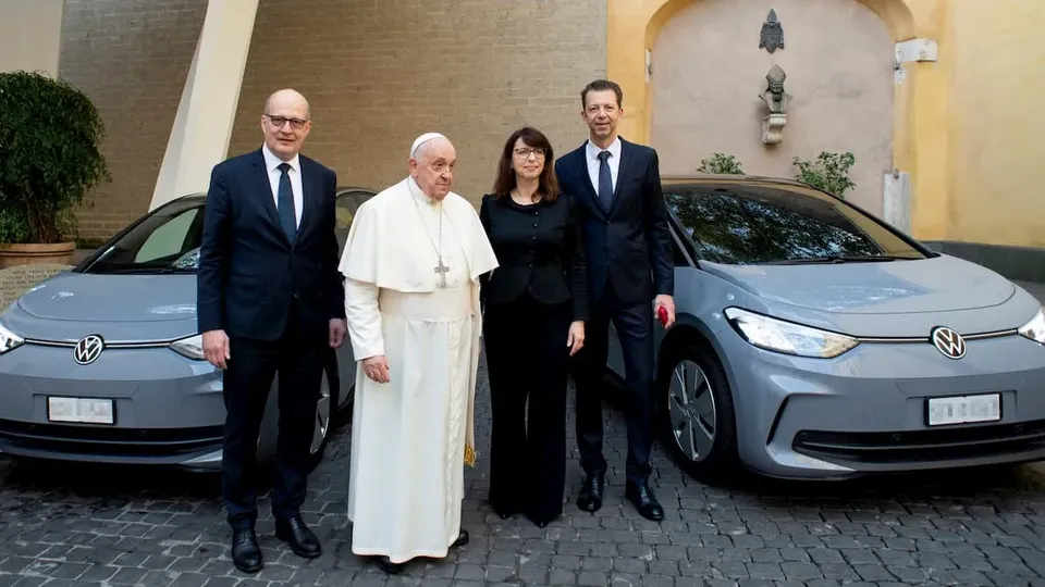 Anche il Vaticano diventa completamente elettrico dopo che VW ha raggiunto un accordo per sostituire l'intera flotta con veicoli elettrici