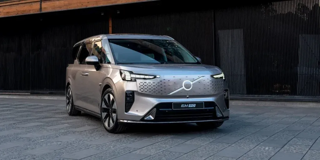 Volvo EM90 anteriore | Elettronauti.it
