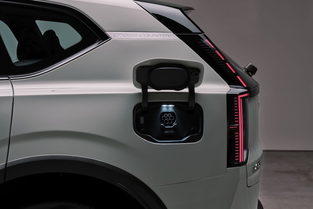 Volvo EX60 Cross Country: le differenze dal modello base | Elettronauti.it