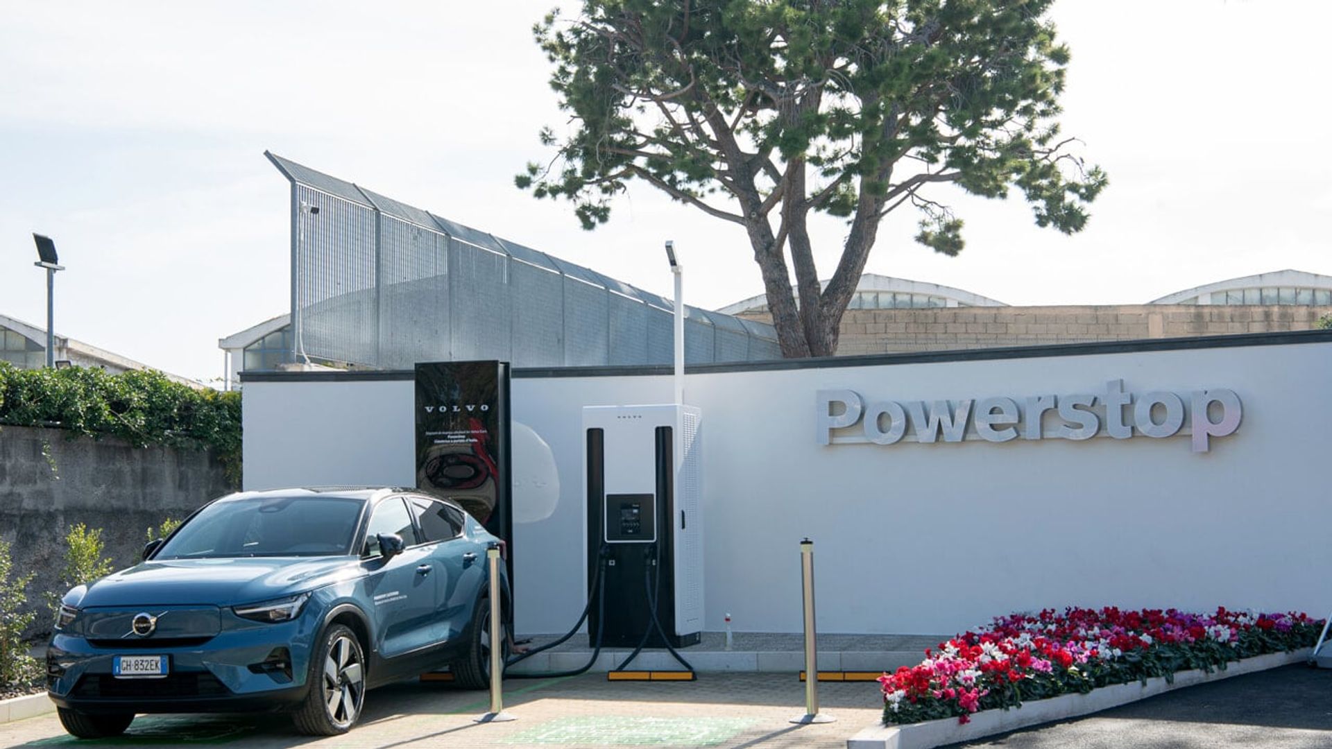 Volvo Powerstop - Le colonnine raggiungono Bari
