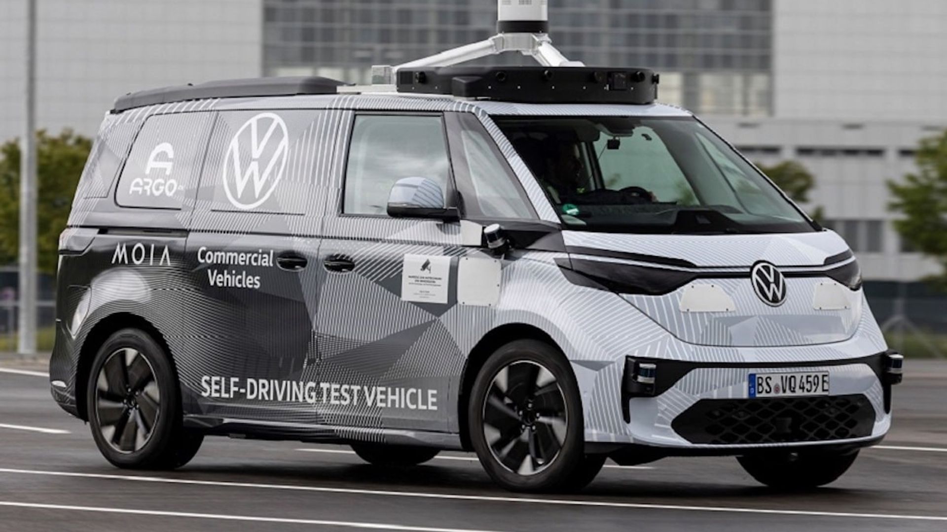I veicoli elettrici autonomi ID.Buzz di Volkswagen inizieranno a trasportare passeggeri in Germania