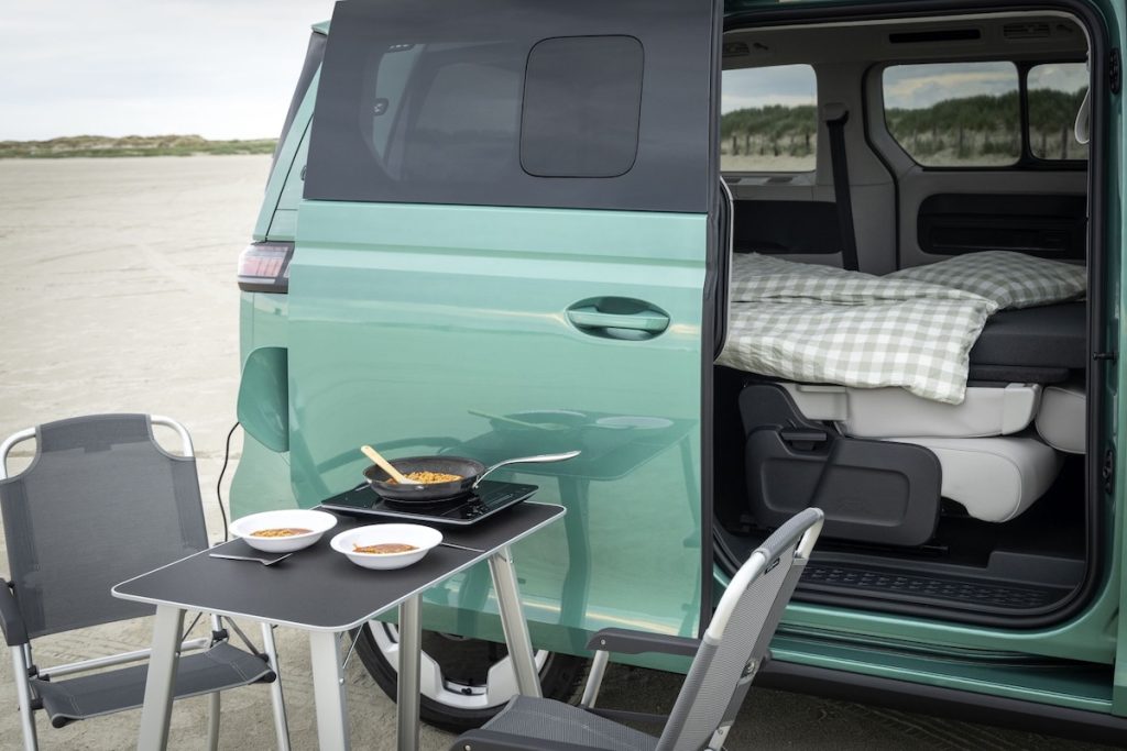 VW ID. Buzz diventa camper col kit notturno  | Elettronauti.it