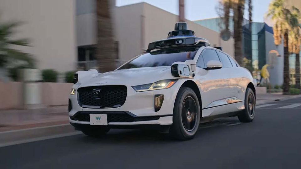 A Waymo 5,6 miliardi di dollari per espandere i robotaxi in nuove città nel 2025