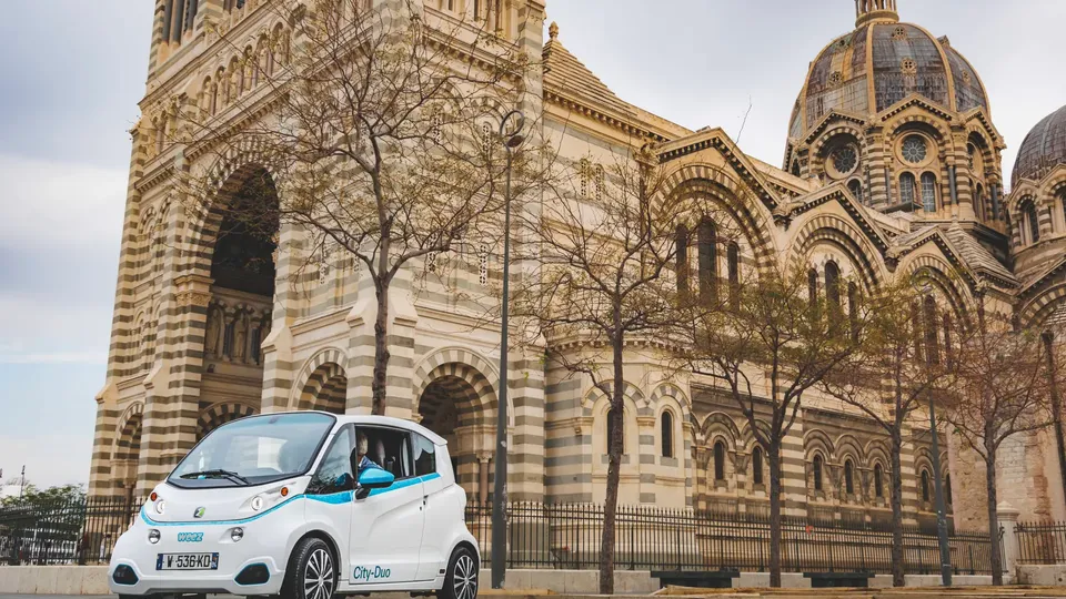 Weez City-Duo da Eon Motors - per una mobilità urbana intelligente