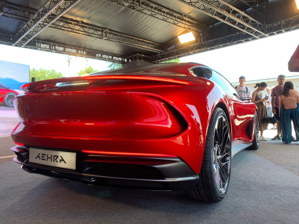 La nuova start-up Italiana AEHRA presenta la sua hypercar "Sedan" al MIMO 2023 | Elettonauti.it
