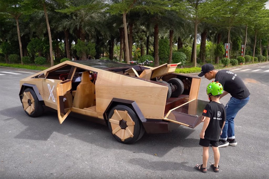Il Cybertruck superecologico è questo, realizzato in legno. | Elettronauti.it