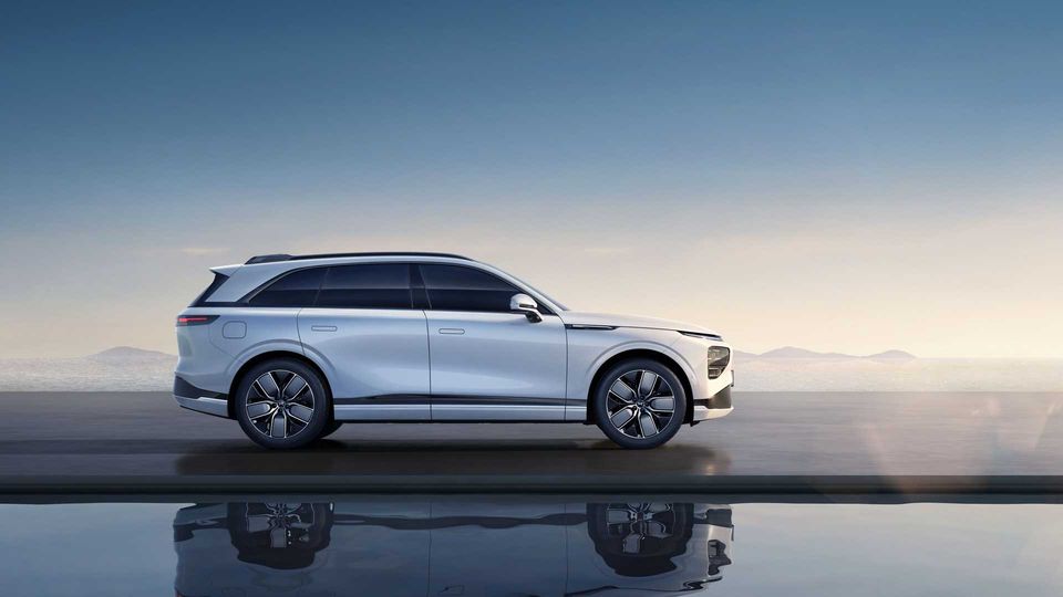 xPeng G9 Laterale