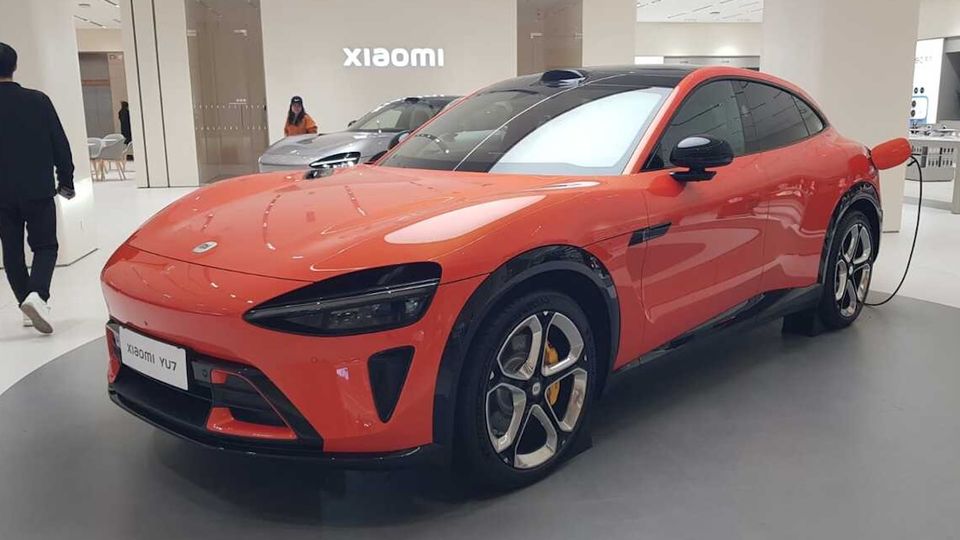 Xiaomi lancia la nuova YU7 economica e sfida ancora Tesla Model Y