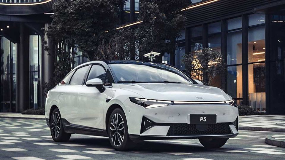 xpeng p5 anteriore