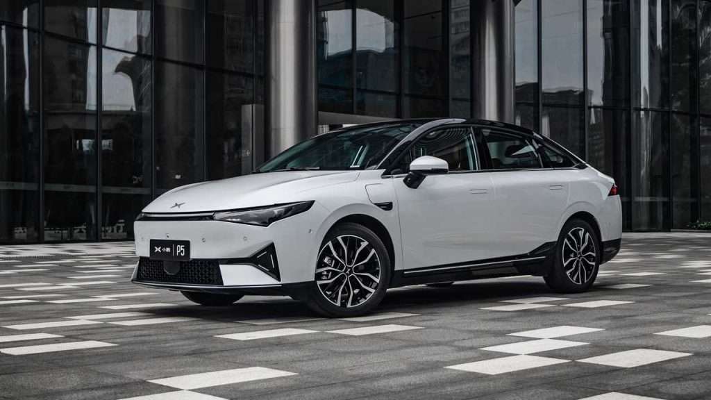 xpeng p5 laterale