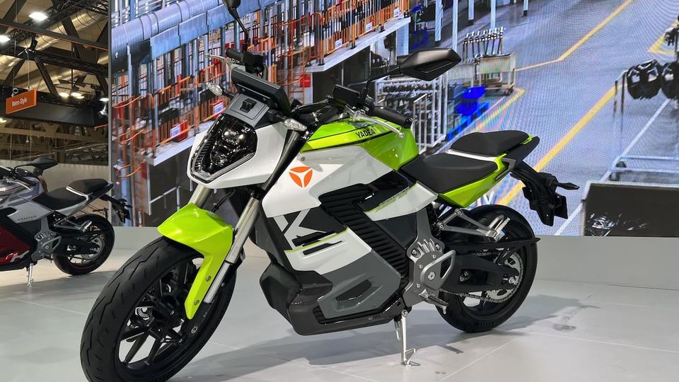 Yadea presenta una moto elettrica da 160 km/h che si ricarica in 10 minuti