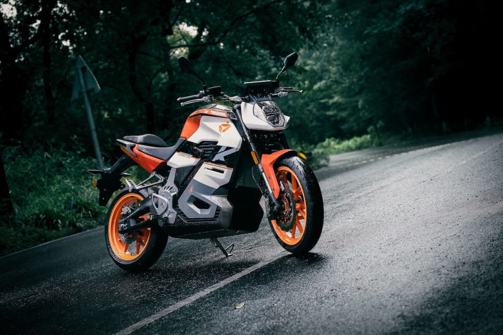 Yadea presenta una moto elettrica da 160 km/h che si ricarica in 10 minuti | Elettronauti.it
