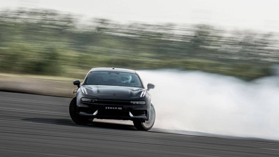 Zeekr 001 Drifting Anteriore