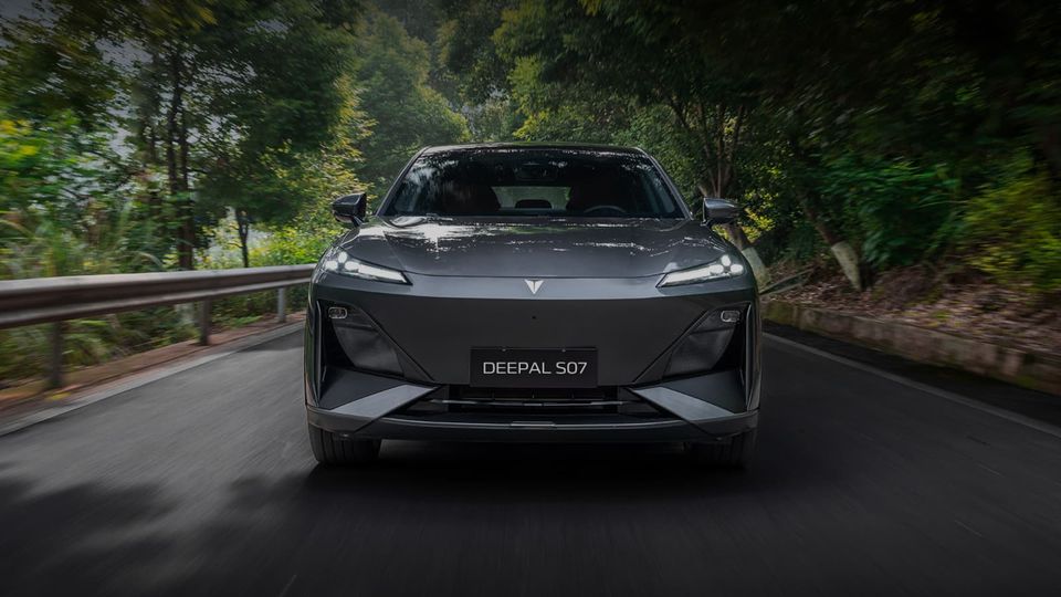 Elettronauti.it Changan Deepal S07 Vista Anteriore