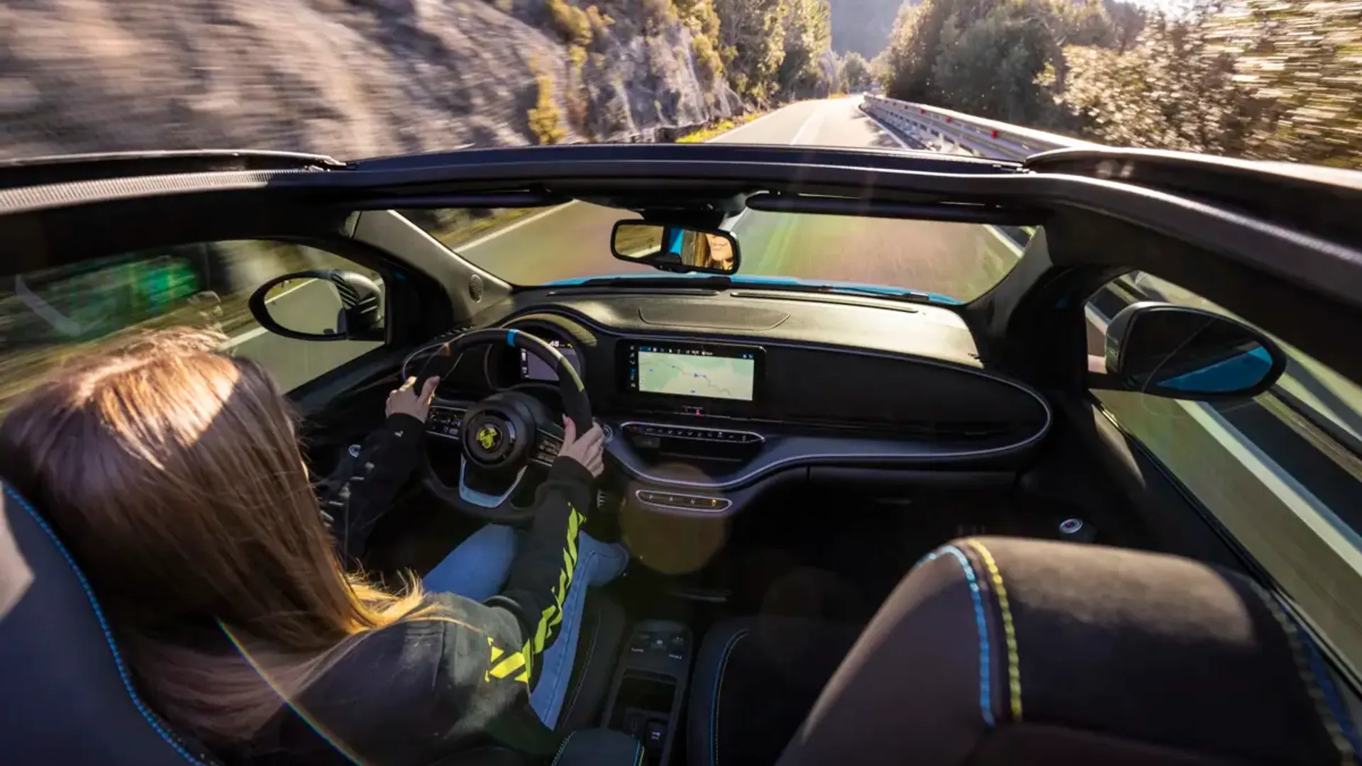 Elettronauti - Abarth 500e Cabrio - Blu - Esterno - Vista dall'alto
