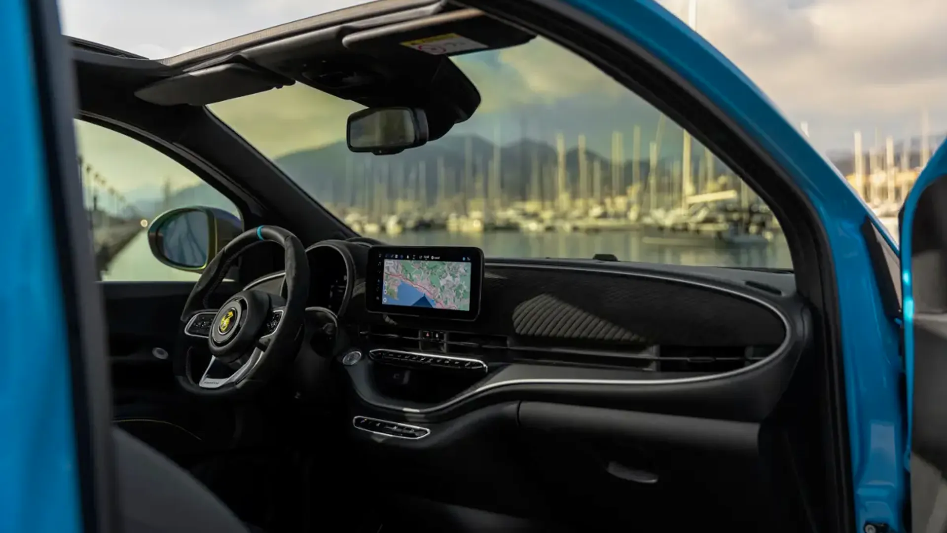 Elettronauti - Abarth 500e Cabrio - Interni - Vista della plancia