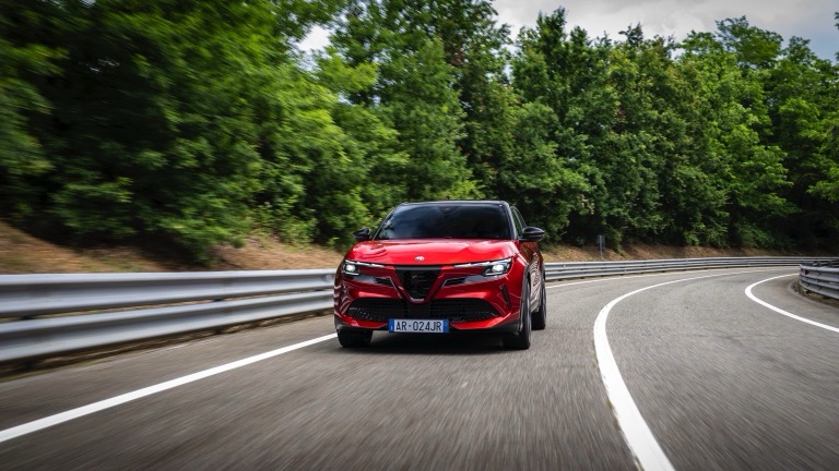 Alfa Romeo Junior Elettrica 54 kWh