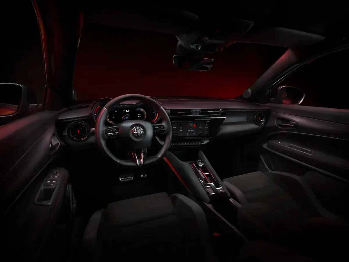 Elettronauti - Alfa Romeo Junior 54kWh - Plancia - Vista della plancia