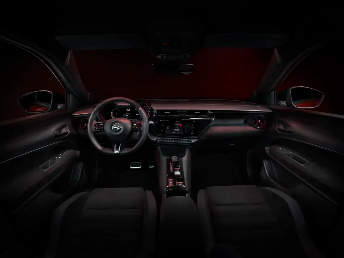 Elettronauti - Alfa Romeo Junior 54kWh - Plancia - Vista della plancia