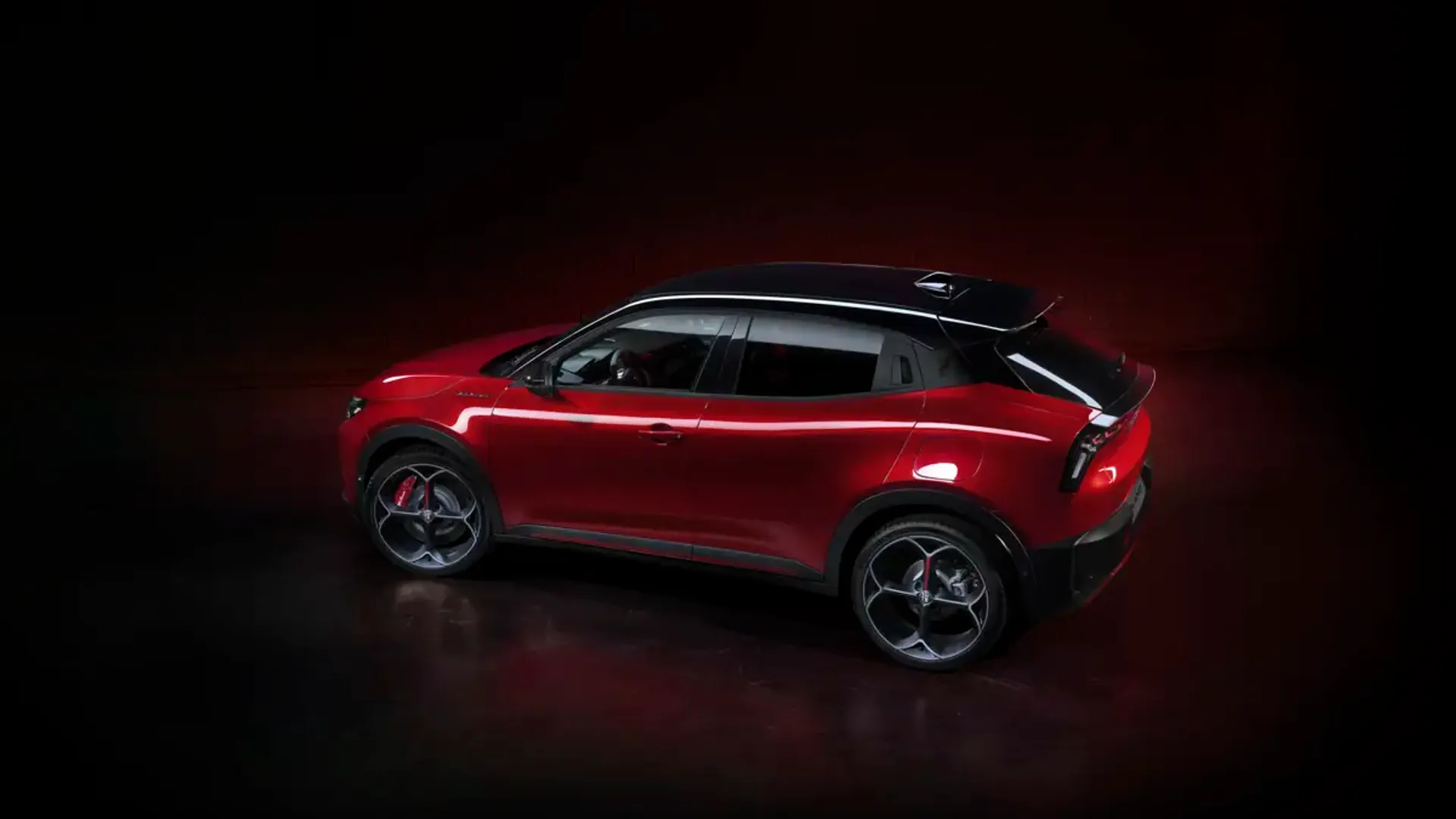 Elettronauti - Alfa Romeo Junior 54kWh - Rosso - Esterno - Vista anteriore a tre quarti