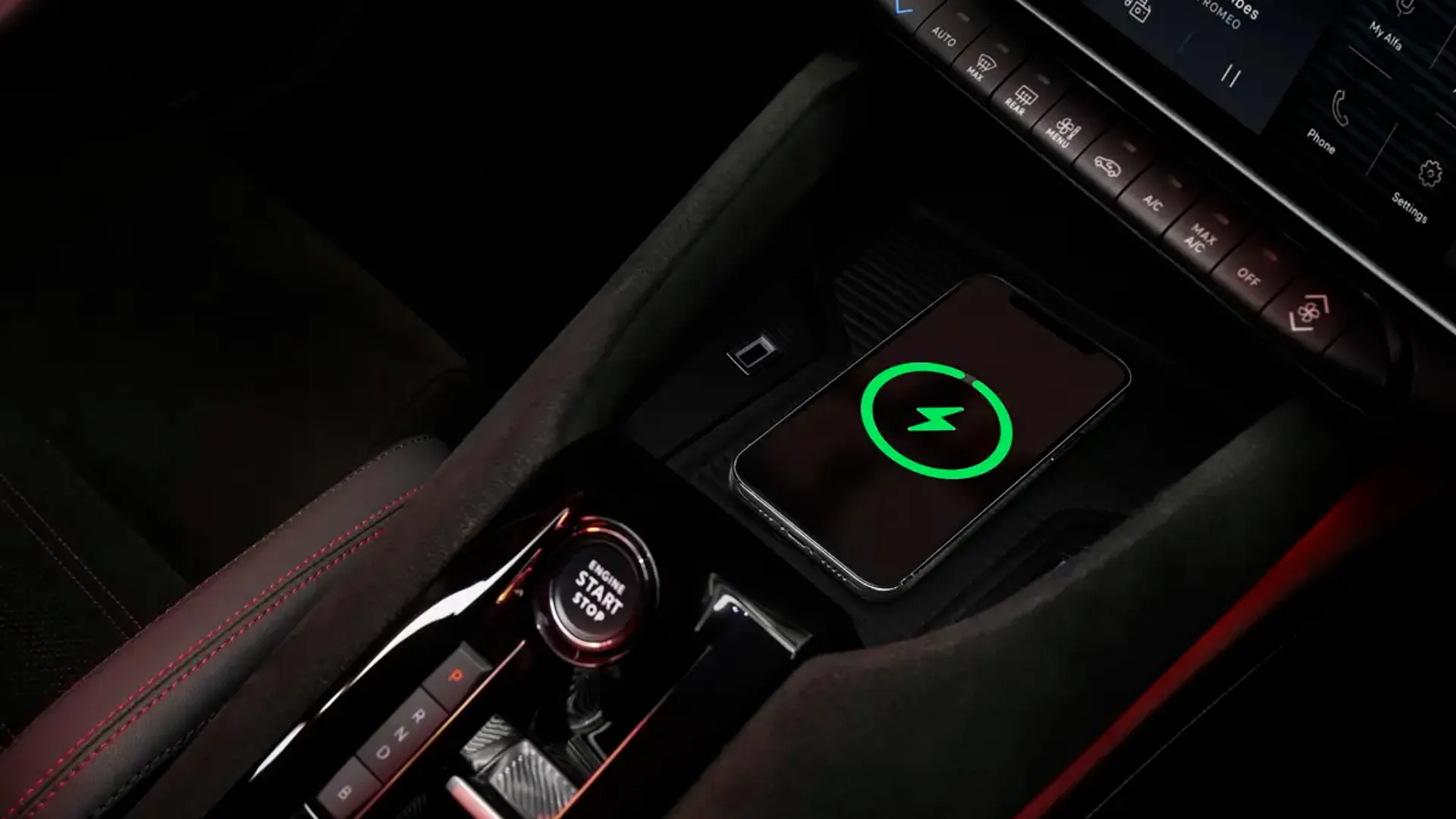 Elettronauti - Alfa Romeo Junior 54kWh - Rosso - Esterno - Vista anteriore a tre quarti