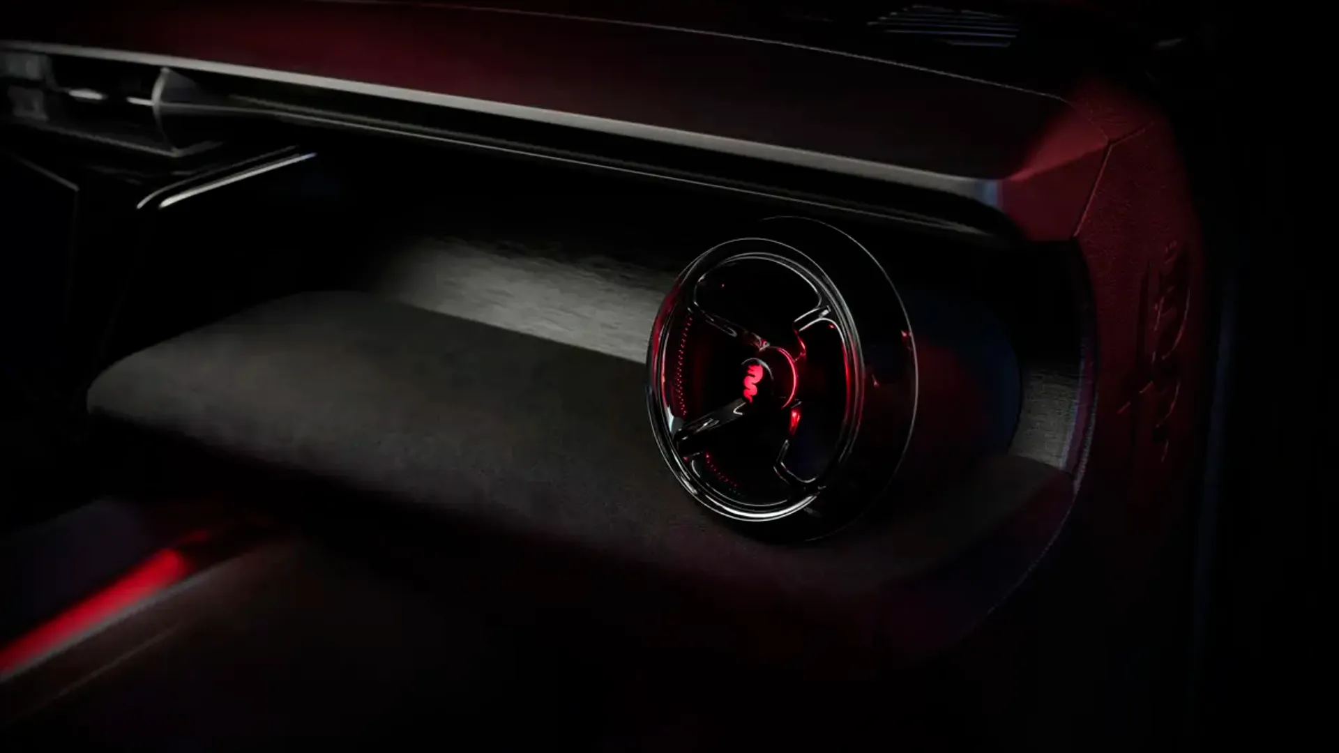 Elettronauti - Alfa Romeo Junior 54kWh - Rosso - Esterno - Vista anteriore a tre quarti
